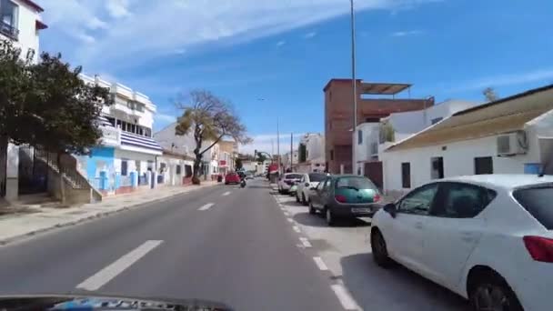 Rijden Kustweg Het Zuiden Van Spanje Kleurrijke Gebouwen Buurt Motorfietsen — Stockvideo