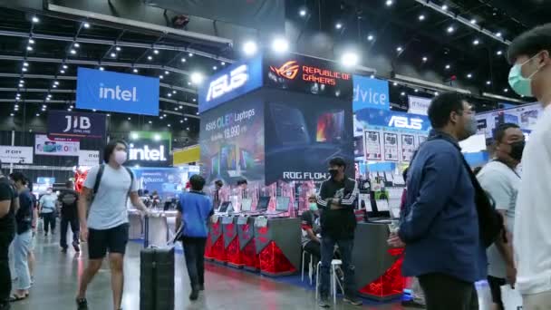 Ihmiset Kävely Ostokset Commart Thaimaassa 2022 Tietotekniikan Tapahtuma Bitec Bangna — kuvapankkivideo