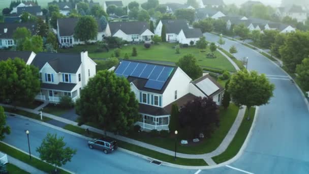 Rooftop Solar Panel Array American Home Motion Graphic Illustration Green — Vídeos de Stock