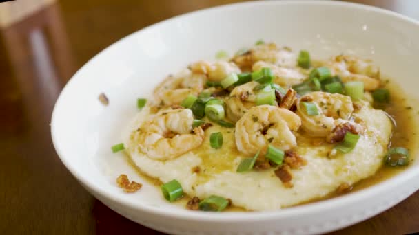 Steaming Delicious Plate Homemade Shrimp Grits Bowl Ready Eat Dynamic — Stock Video