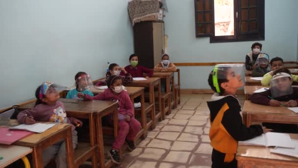 Niños Cristianos Coptos Egipto Usando Mascarillas Escudos Debido Covid Preescolar — Vídeos de Stock