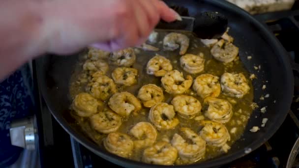 Sauteing Shrimp Frying Pan Butter Spices Shrimp Grits Meal — Stock Video