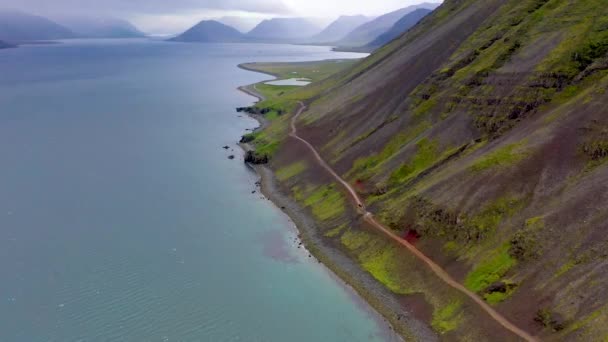 Lege Weg Langs Het Water Ijsland — Stockvideo