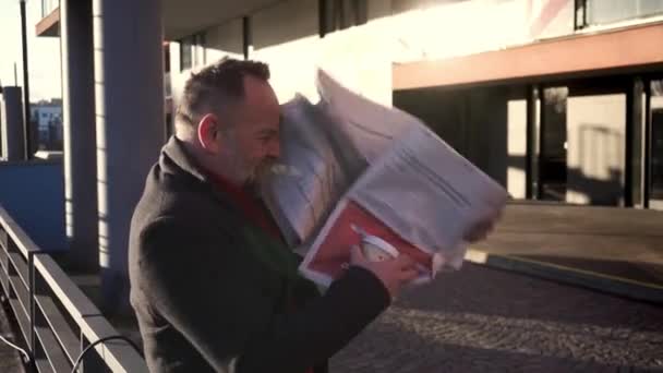 Adult Man Lost Newspaper Strong Wind Funny Moment Bad Luck — Stockvideo