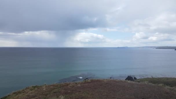 Підйом Трави Узбережжі Західного Корку Ірландія Видом Відкритий Спокійний Атлантичний — стокове відео