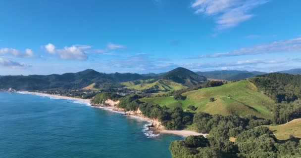 Virando Voo Acima Costa Whiritoa Beach Nova Zelândia — Vídeo de Stock