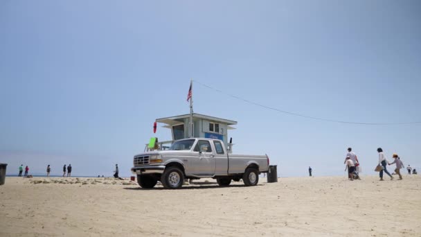 Gente Playa Una Camioneta Playa — Vídeos de Stock