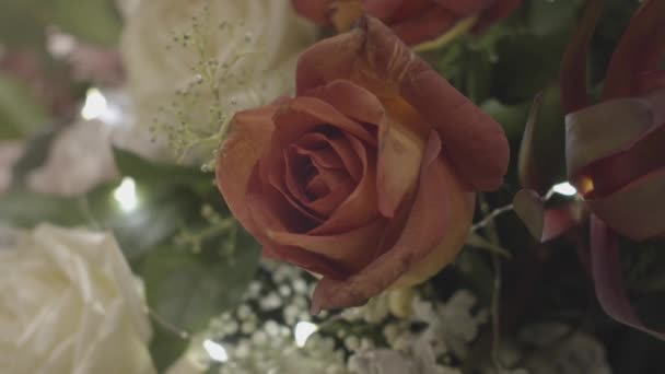 Plan Rapproché Bouquet Fleurs Avec Des Roses Roses Roses Blanches — Video