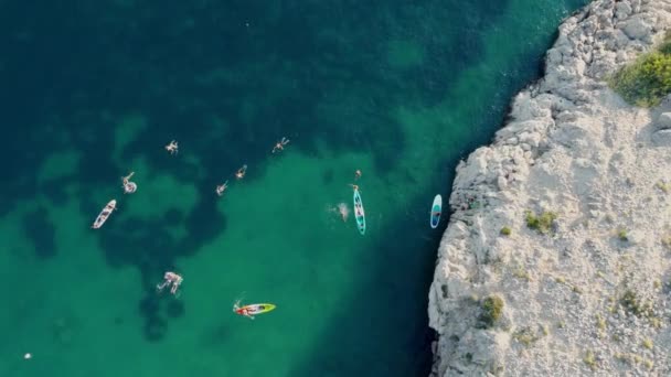 Luftaufnahme Von Menschen Beim Kajak Und Paddelbootfahren Der Kroatischen Mittelmeer — Stockvideo