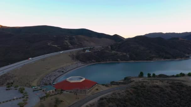 Pyramid Lake Los Angeles County Visitor Center Tejon Pass Aerial — Video Stock