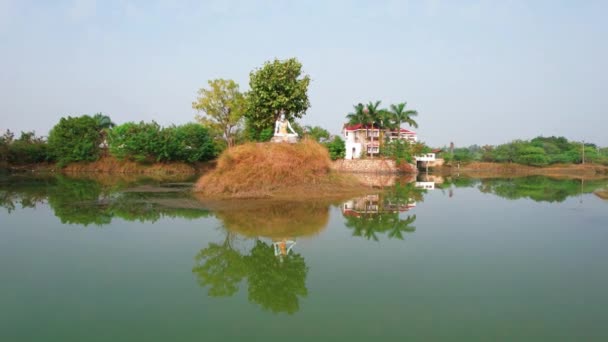 Travel Lake Aerial Drone Beautiful Meditation House Vadodara India Seeing — стокове відео