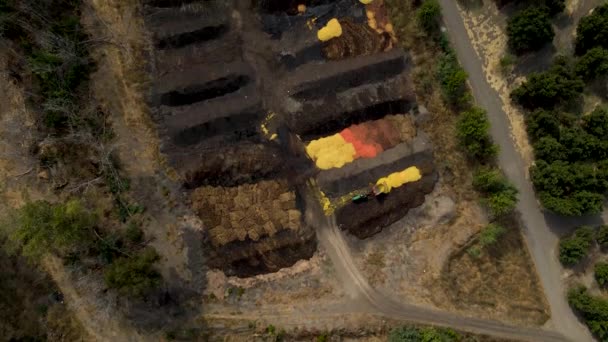 Aerial Top Dolly Tractor Discarding Orange Shells Compost Area Surrounded — Vídeos de Stock