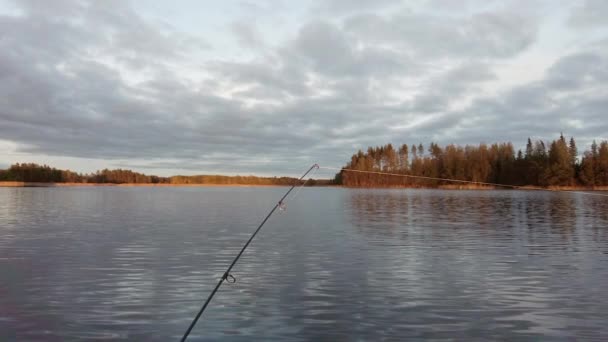 Slowmotion Shot Swaying Fishing Rod While Trolling Beautiful Autumn Day — Vídeo de Stock