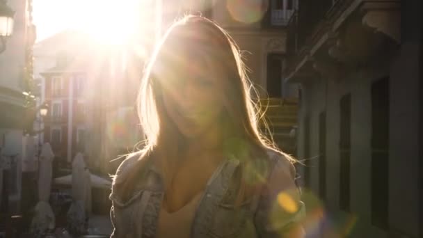 Young Blond Woman Smiling Camera Madrid City Center Sun Backlit — Stockvideo