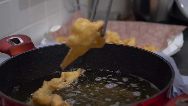 Dripping Excess Oil Faworki Angel Wings Marking Polish Celebrations — Vídeos de Stock