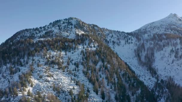 Dron Volando Sobre Las Montañas Durante Invierno Movimiento Hacia Adelante — Vídeos de Stock