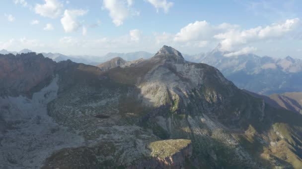 Drone Che Vola Sopra Montagne Movimento Avanti — Video Stock