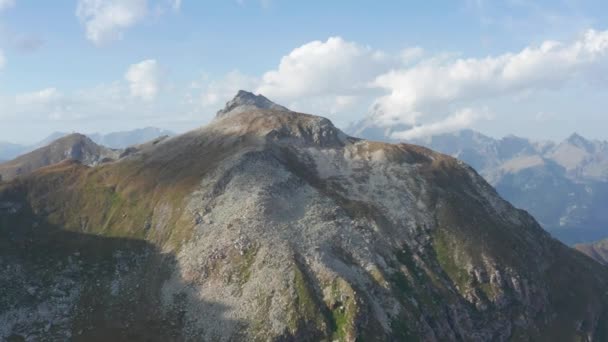 Drone Flying Mountains Laterlal Movement — Vídeo de Stock