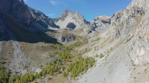 Drone Che Vola Sopra Montagne Movimento Avanti — Video Stock