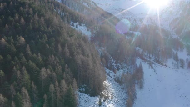 Drone Voando Acima Das Montanhas Durante Inverno Movimento Para Frente — Vídeo de Stock