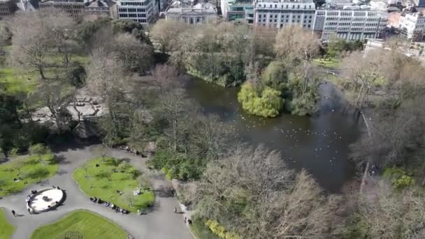 Drone Shot City Park Dublin Sunny Day Spring — стокове відео