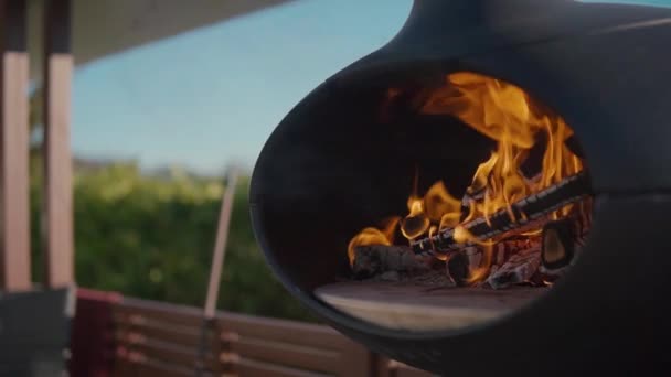 Burning Woods Bright Orange Flames Steel Pizza Oven Selective Focus — Vídeo de stock