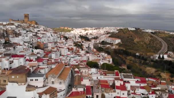 Latanie Nad Wąskimi Uliczkami Typowej Małej Wioski Andaluzji Hiszpania — Wideo stockowe
