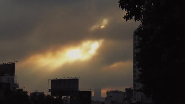 Nascer Sol Sobre Landmark Hcmc Dia Nublado — Vídeo de Stock