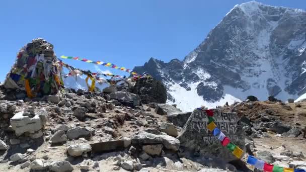 Prayer Flags Blowing Wind Trek Everest Base Camp Himalaya Mountains — 비디오