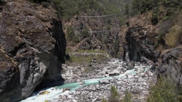 Los Puentes Oscilantes Tensing Hillary Camino Campamento Base Del Everest — Vídeo de stock