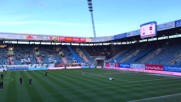 Fotbalovém Stadionu Hansa Rock Několik Minut Před Výkopem — Stock video