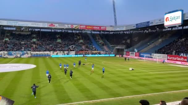 Estadio Fútbol Del Hansa Rostock Los Jugadores Dan Bienvenida Los — Vídeo de stock