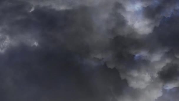 Trovoada Nuvens Escuras Tempestuosas Céu Durante Uma Tempestade — Vídeo de Stock