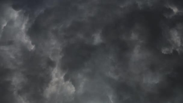 Trovoada Nuvens Escuras Escuras Movendo Rápido Estação Chuvosa — Vídeo de Stock