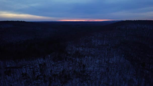 Rekaman Video Drone Udara Malam Hari Pegunungan Apalachian Yang Bersalju — Stok Video