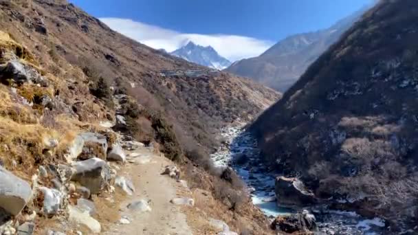 Valley Himalaya Mountains River Bottom Snow Peaks Background — Vídeo de Stock