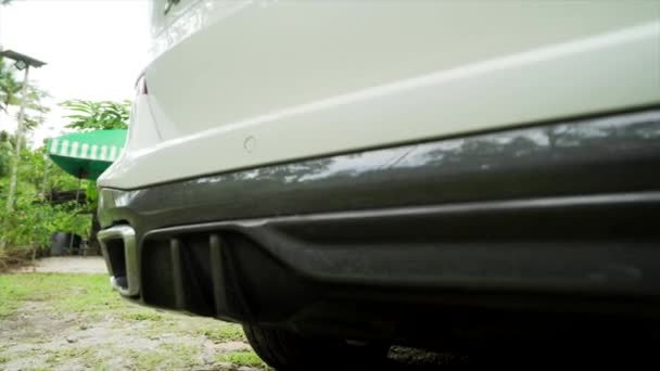 马来西亚吉隆坡 2022年3月9日 全新汽车2020宝马X5轮式内饰 奢侈的概念 混合动力汽车银色宝马X5 Suv停在街上 专注于后部拍摄4K影片 — 图库视频影像