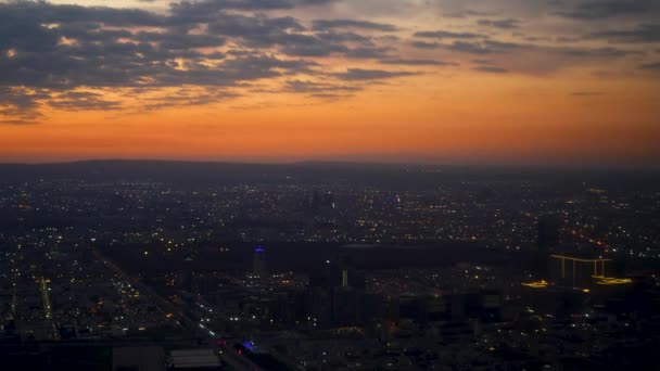 Kürdistan Erbil Şehrinin Üzerinde Altın Bir Şafak Vakti Uçarken — Stok video