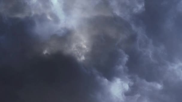 時間の経過を移動する嵐の雲 — ストック動画
