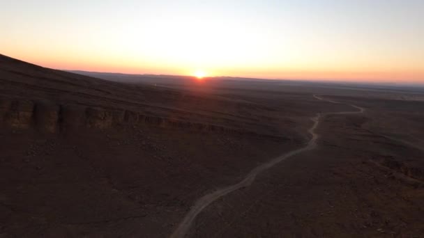 Rocky Desert Sunset Golden Sun Setting Horizon Morocco Aerial Fpv — Stock video