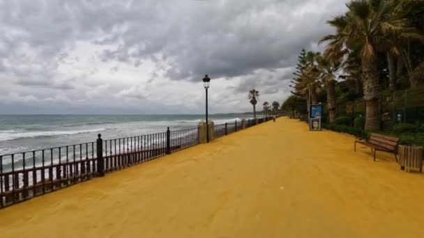 Pasarela Arena Vacía Playa Milla Oro Marbella Vacía Debido Virus — Vídeo de stock