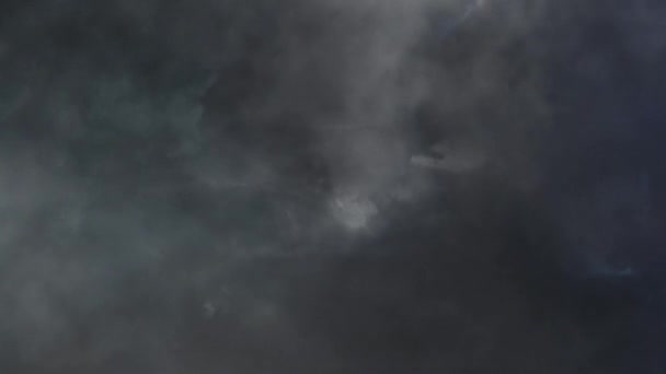 Trovoada Nuvens Escuras Movendo Através — Vídeo de Stock