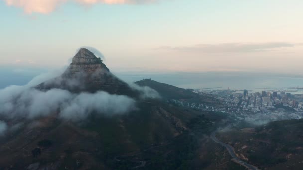 Tranquil View Lion Head Peak Περιτριγυρισμένο Από Λευκά Σύννεφα Στο — Αρχείο Βίντεο