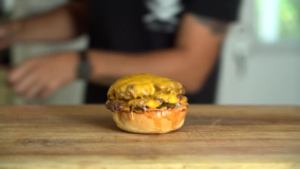 Séf Halmozási Friss Házi Smash Burger — Stock videók