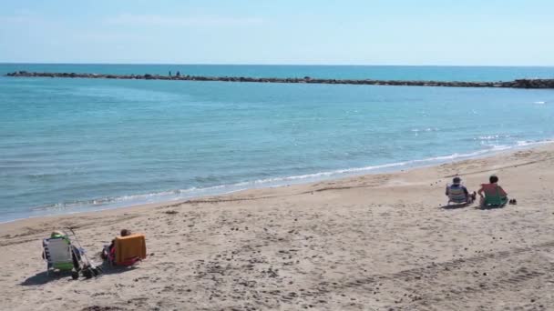 People Sunbathe Beach Shore Mediterranean Sea Alicante Spain — Stock Video