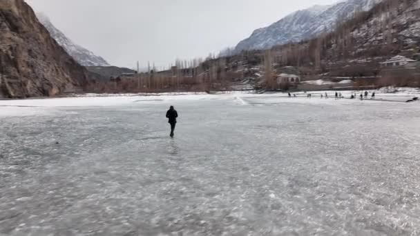 Cinematic Teenager Walks Ice Blizzard Khalti Lake Bad Weather Conditions — Stockvideo