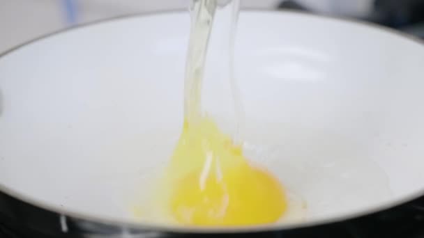 Egg Yolk Dropping White Cooking Skillet Splashing Slow Motion Close — Vídeo de stock