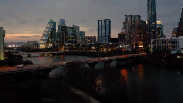 Downtown Austin Texas Skyline 2022 Beautiful Evening Sunset Aerial Pan — стоковое видео