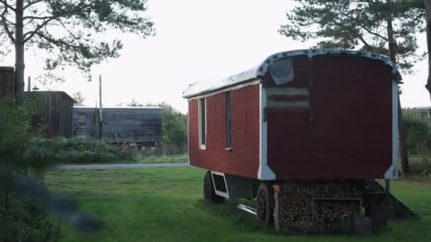 View Parked Wooden Caravan Sieben Linden Ecovillage Tinyhouse Sustainable Living — стоковое видео