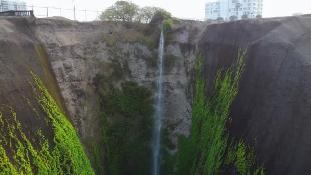 Drone Footage Small Water Fall Lima Peru Surrounded Green Plants — Video Stock